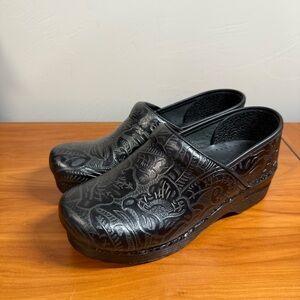 NWOT Dansko Professional Clogs Black Tooled Leather Slip on‎ Nurse Medical Work
